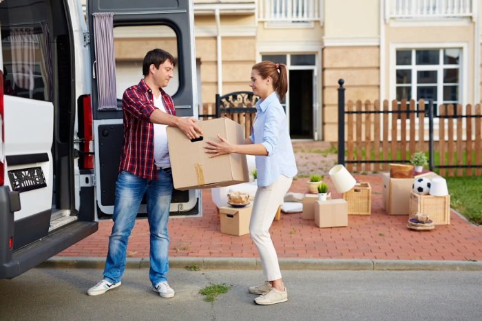 couple moving boxes into van